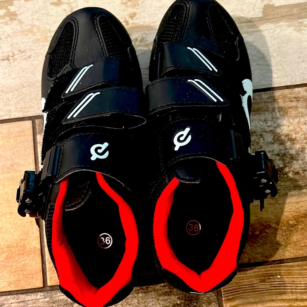 Peloton women’s cycling shoes Size 5